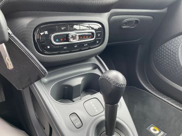 Fahrzeugabbildung Smart ForTwo Coupe EQ Passion SHZ LHZ PDC DAB uvm.