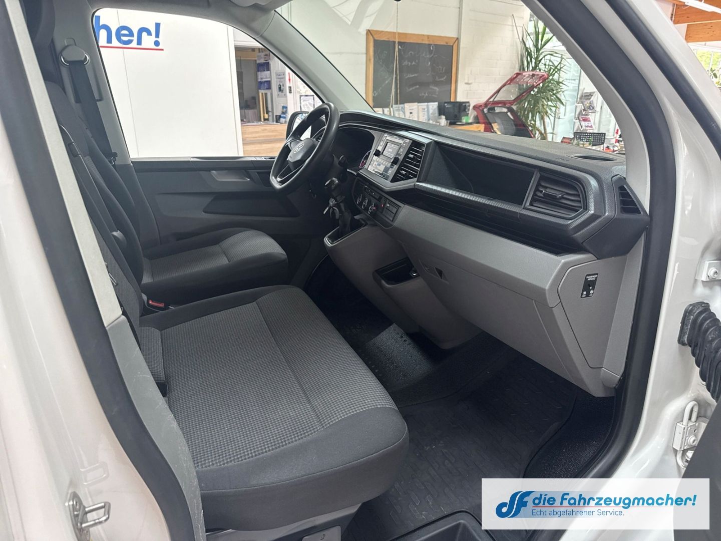 Fahrzeugabbildung Volkswagen Transporter T6.1 Kasten FWD 2.0 TDI DAB Notbrems