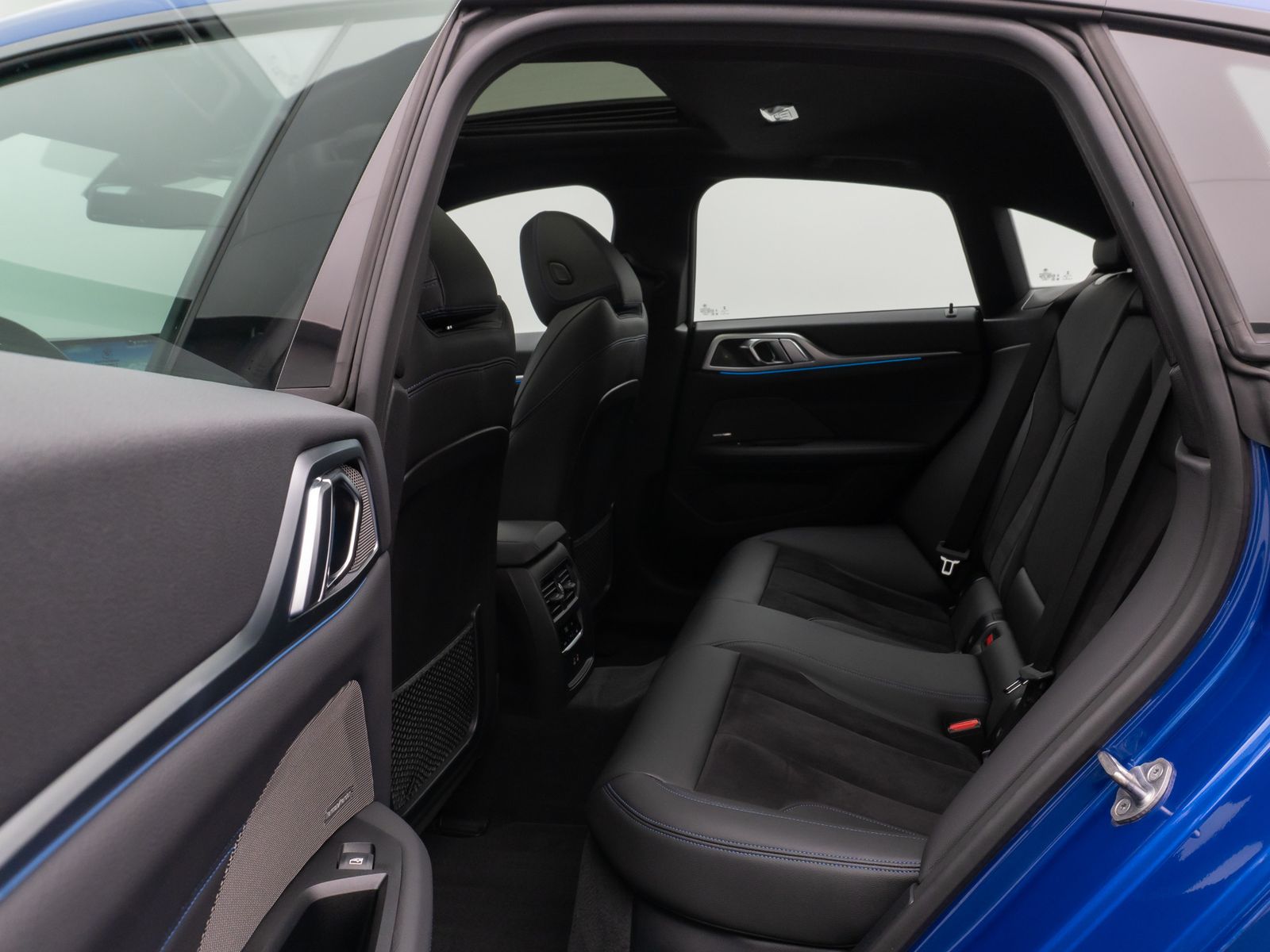 Fahrzeugabbildung BMW i4 eD40 M Sport Gran Coupè Kamera Glasdach HUD