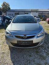 Opel Astra J Sports Tourer Innovation - Opel Astra J mit Diesel-Antrieb