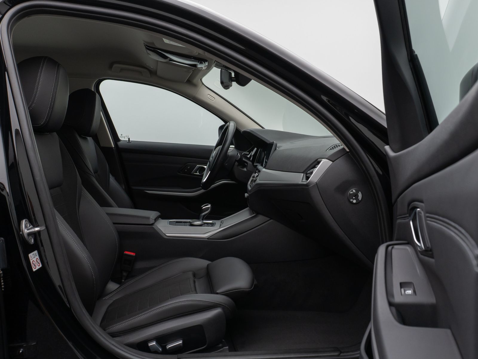 Fahrzeugabbildung BMW 320d DAB CockPitPr PDC AHK Stop&Go Komfort Sport