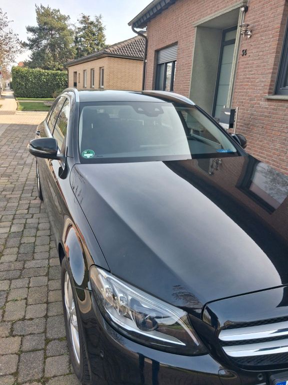 Image of Mercedes-Benz E 220
