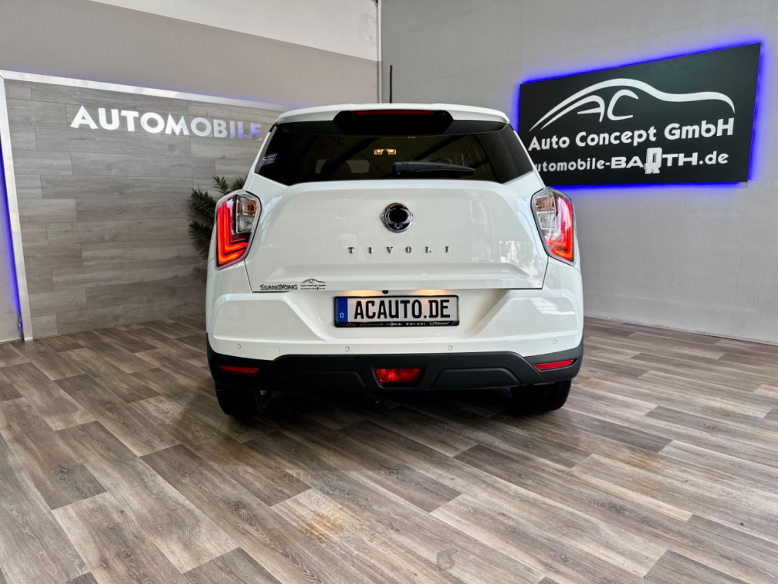 Fahrzeugabbildung Ssangyong Tivoli Quartz 1,5P 2WD AUT*Navi*LED*Klima*Sommer