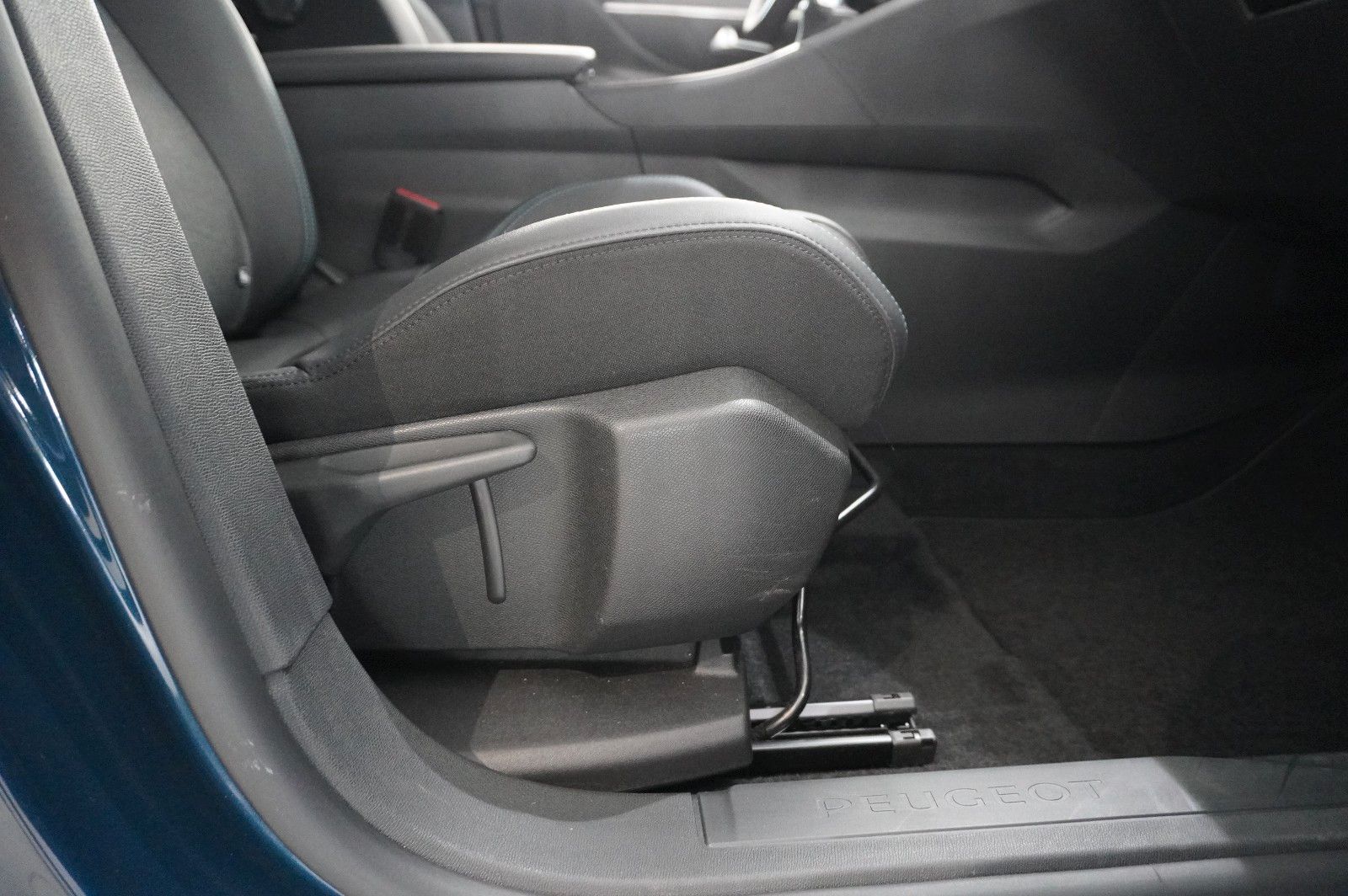 Fahrzeugabbildung Peugeot 3008 1.2T ALLURE PACK NAVI/LED/KAMERA/SPORT/DAB+