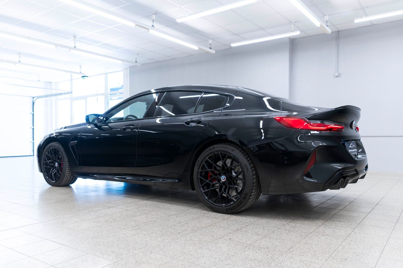 Fahrzeugabbildung BMW M8 Competition GC Head Up Laserlicht B&W ACC 360