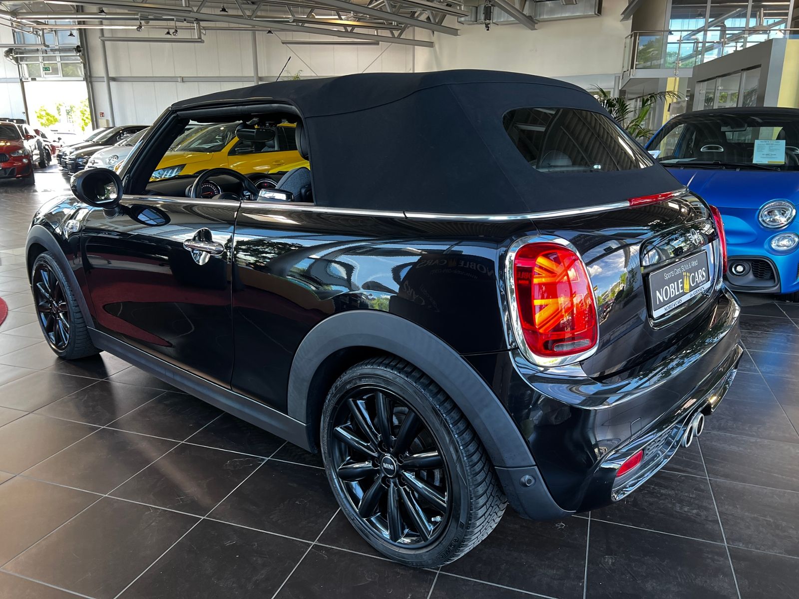 Fahrzeugabbildung MINI Cooper S Cabrio Chili LED NAVI SHZ
