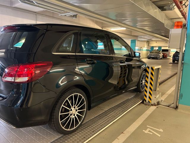 MERCEDES-BENZ B 180