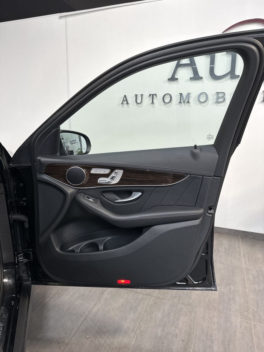 Fahrzeugabbildung Mercedes-Benz GLC 300e 4MATIC AMG Line NAV+HUD+LED+ACC+19ZO+PP