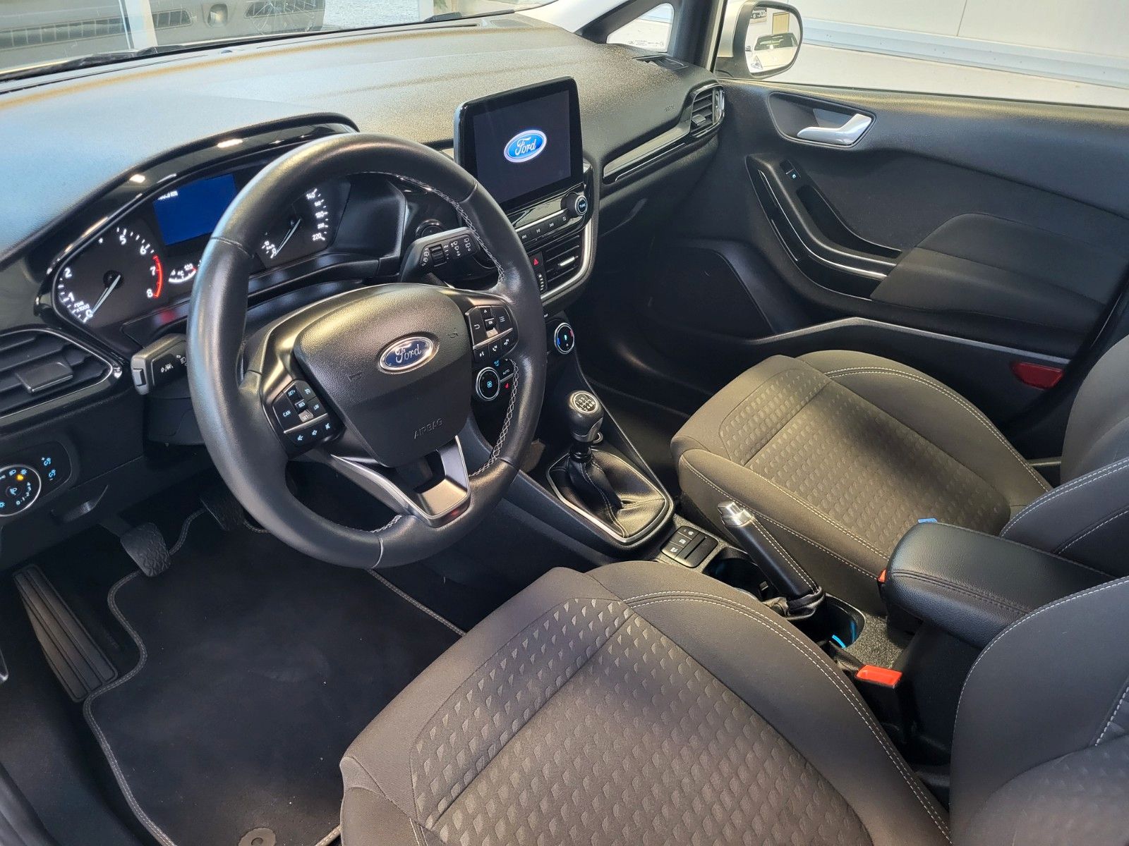 Fahrzeugabbildung Ford Fiesta Titanium/Winterpaket/Sportsitze/LED