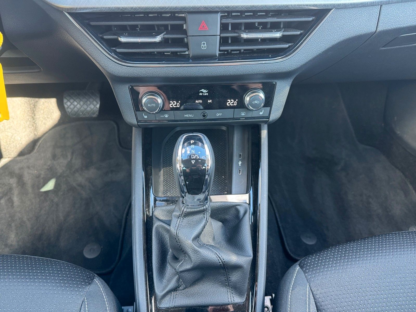Fahrzeugabbildung SKODA Kamiq Ambition Tour 1.5 TSI