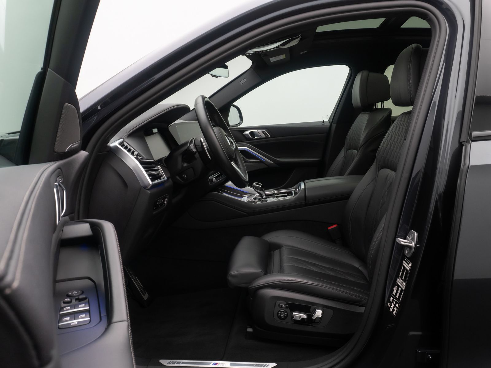 Fahrzeugabbildung BMW X6 xD30d M Sport 360&deg; HUD DAB SkyLounge H/K 21"