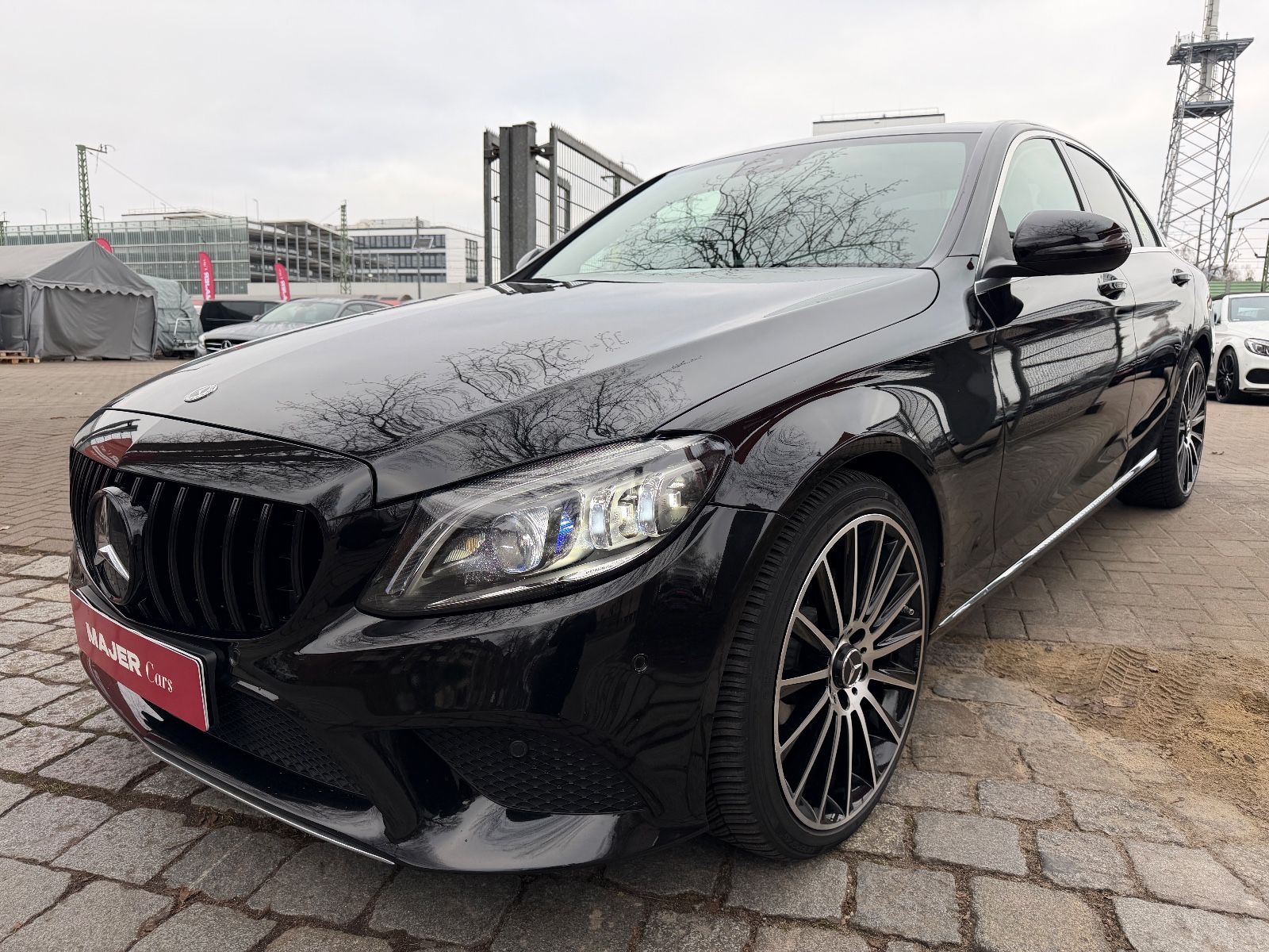 Fahrzeugabbildung Mercedes-Benz C 180 AMG*LED*SCHIEBEDACH*ALCANT*BURMESTER*KAMER