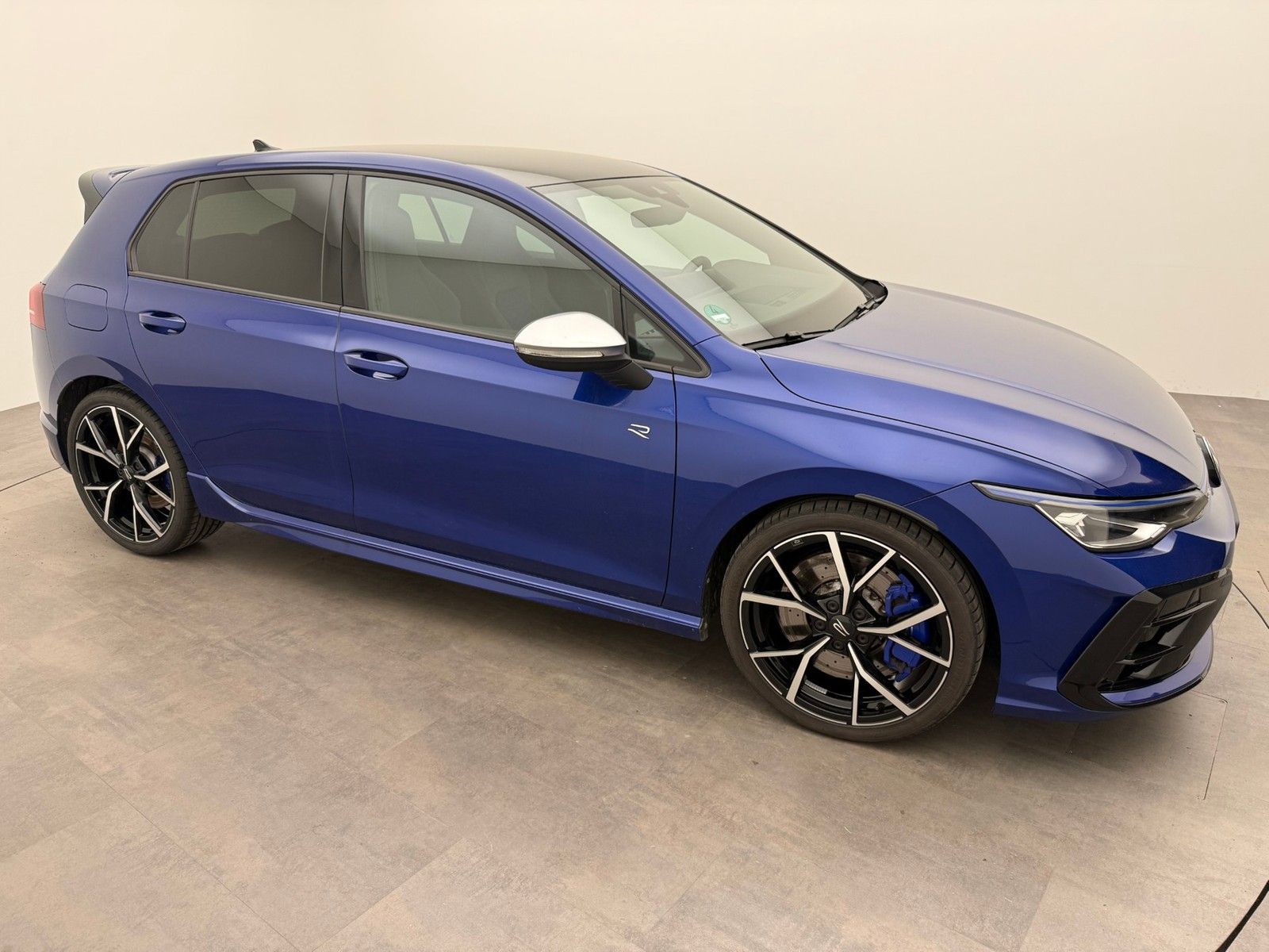 Volkswagen Golf 8 PA R TSI DSG 4M Performance270AkraTitan19 foto 2