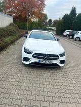 Mercedes-Benz E 300 Autom. - - Mercedes-Benz E 300 mit Benzin-Antrieb: Cabrio