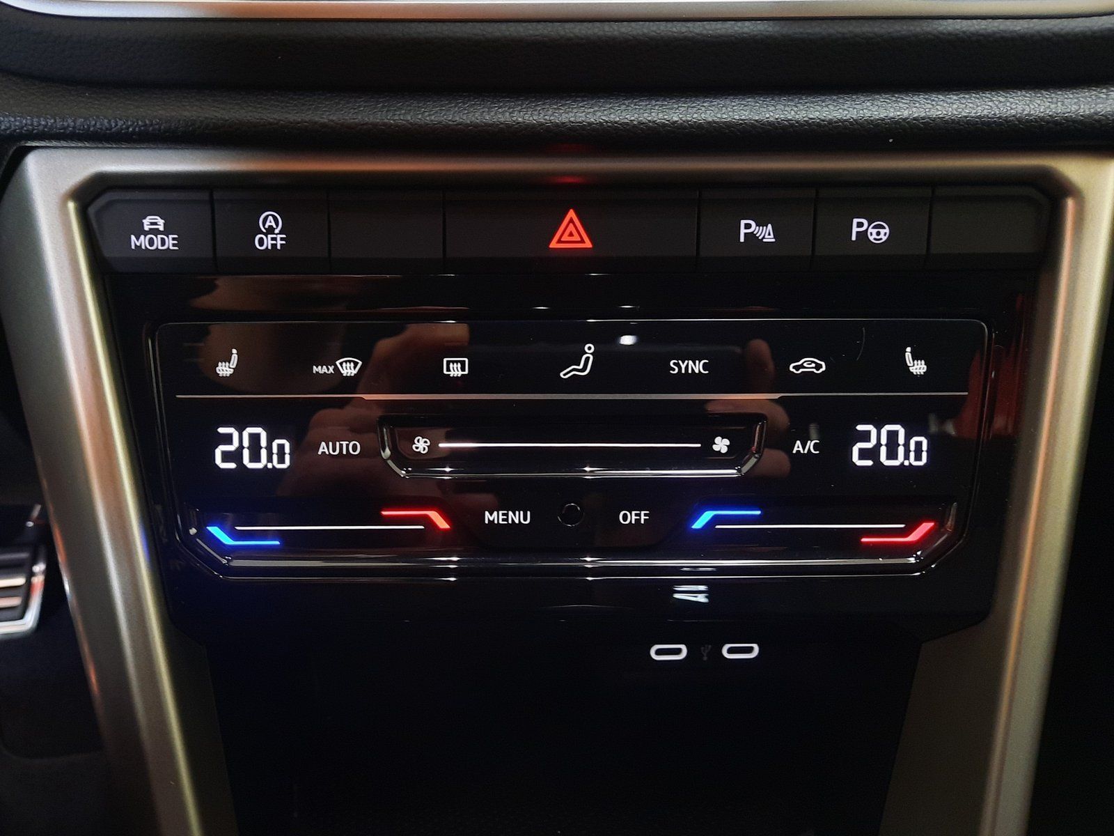Fahrzeugabbildung Volkswagen T-Roc Move TSI *AHK*Cam*Navi*LED*PDC*Sitzhzg*ACC