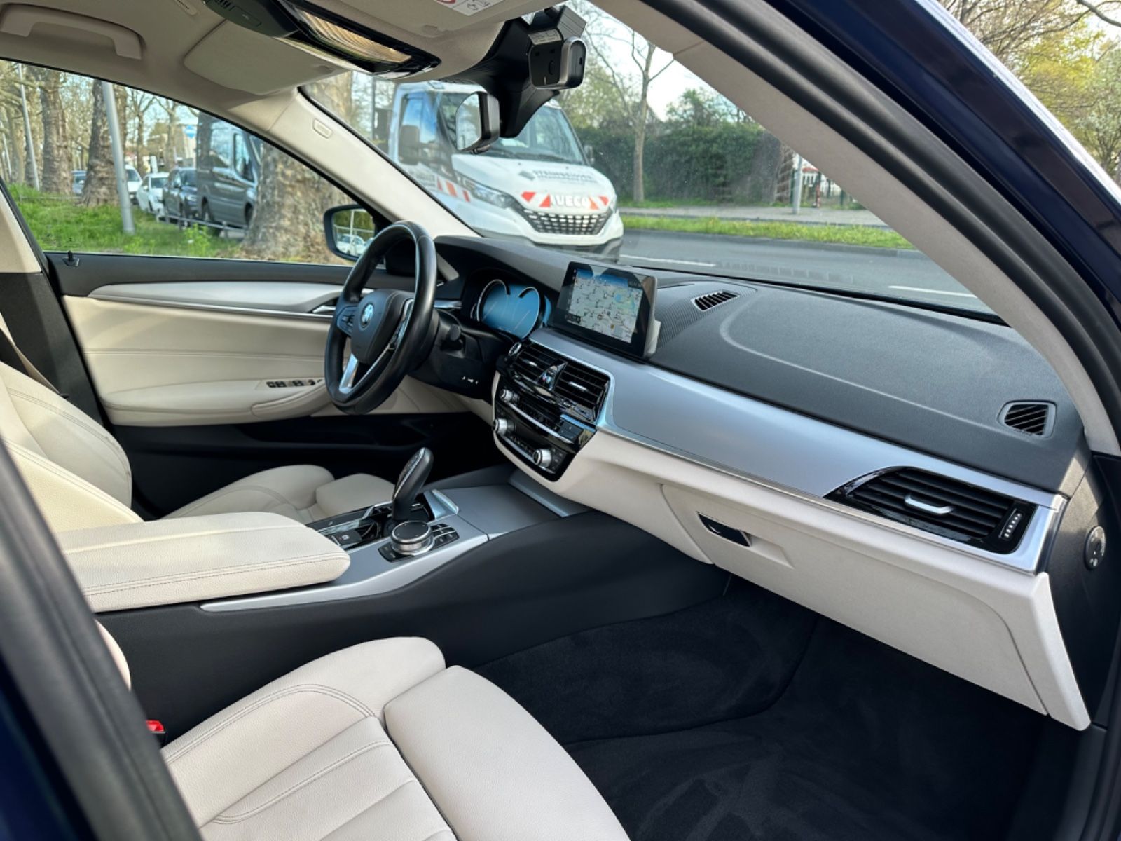 Fahrzeugabbildung BMW 530d xDrive*HeadUp*Softclose*AHK*Totwinkel*