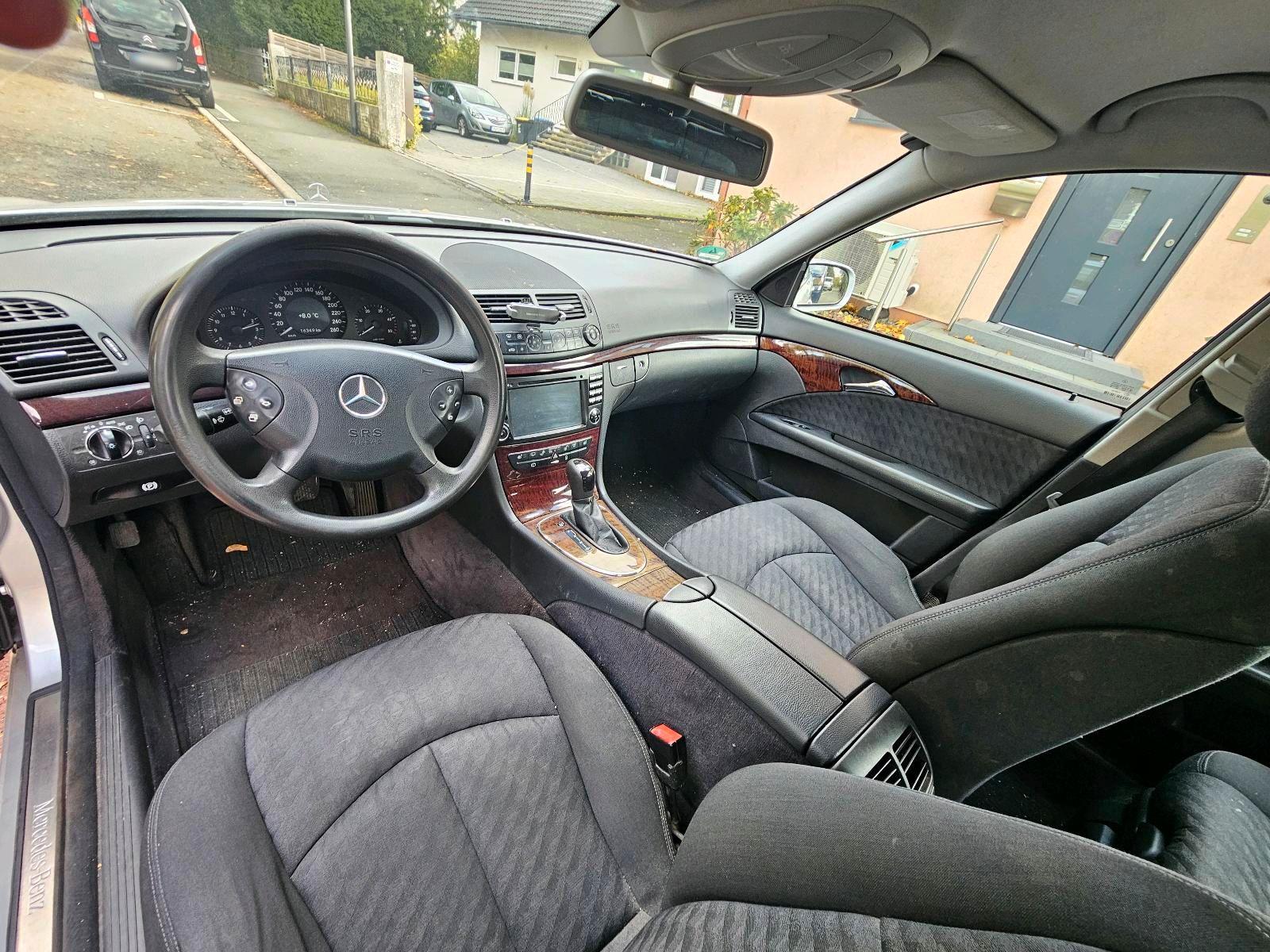 Mercedes-Benz E220 2005 — photo 8