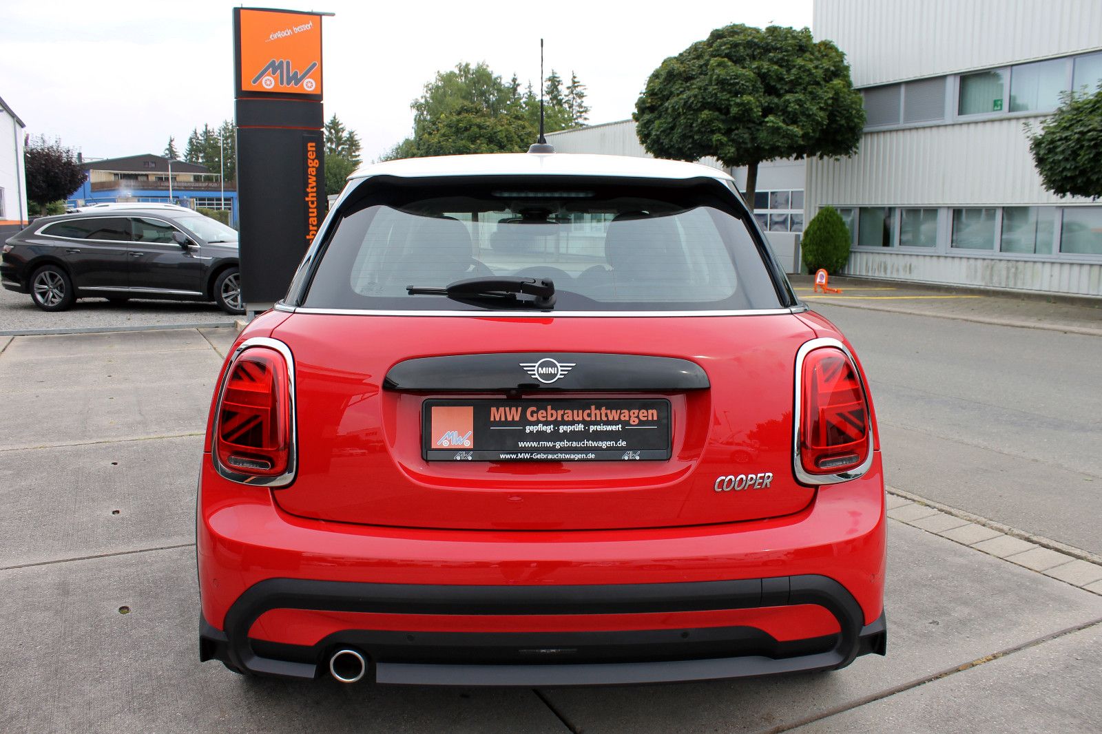 Fahrzeugabbildung MINI Cooper Classic-Trim 5-trg. LED PANO HUD CarPlay
