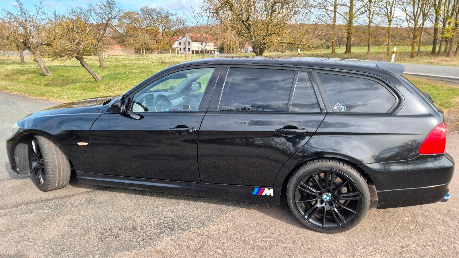 BMW 330, 2010