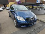 Mercedes-Benz A 160 Panoramadach - blaue Mercedes-Benz A 160