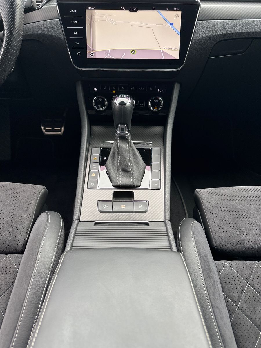Fahrzeugabbildung SKODA Superb Combi 1.4 TSI iV DSG Sportline NAV+LED