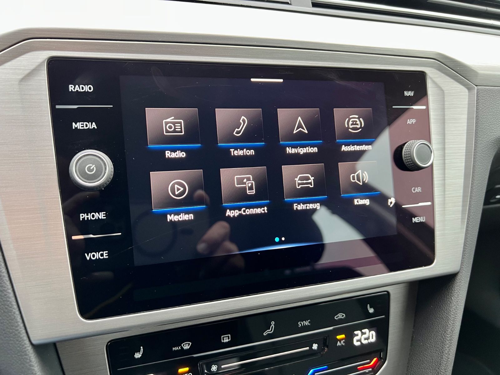 VW Passat Variant Conceptline GZJR AAC SHZ NAVI