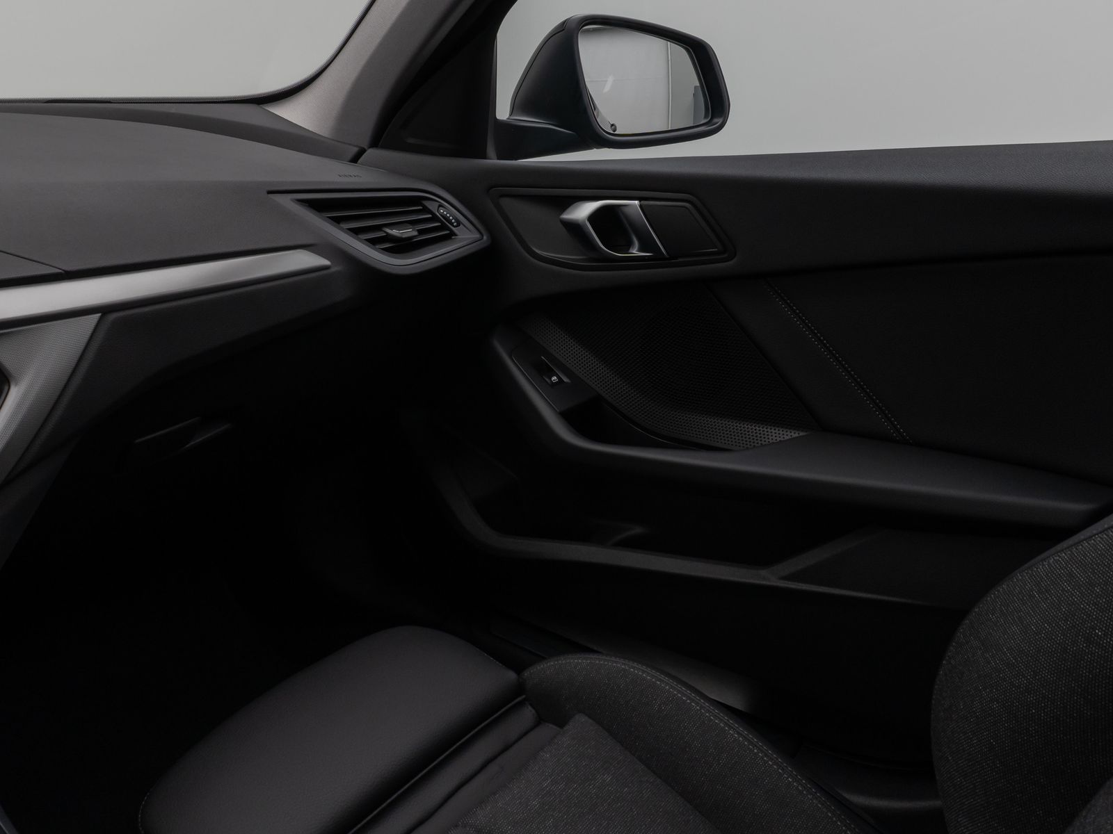 Fahrzeugabbildung BMW 118i DAB WLAN PDC Geschwindigkeitsreg Sport LED