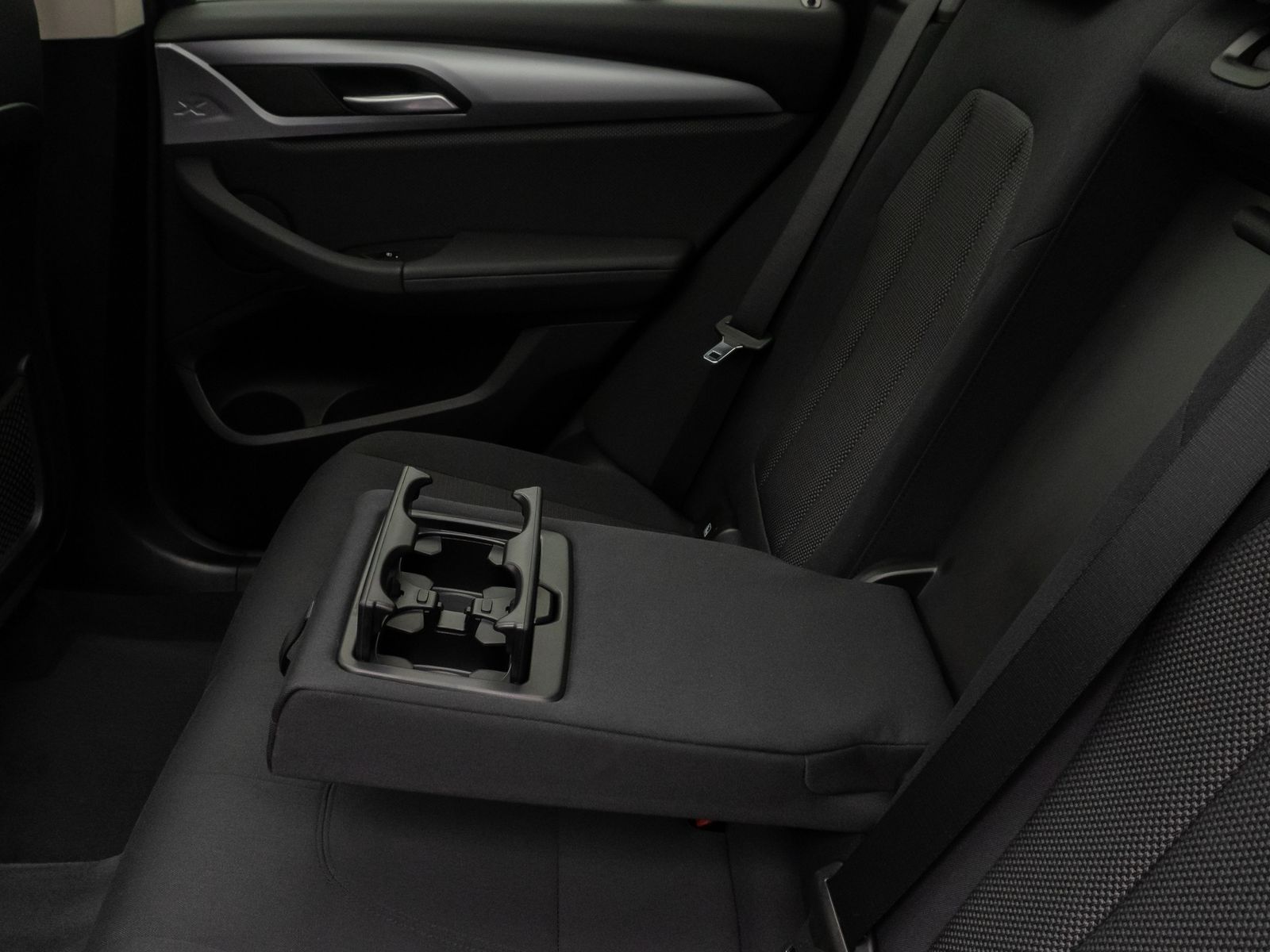 Fahrzeugabbildung BMW X3 xD20d Panorama Kamera DAB HiFi AHK Alarm 19"