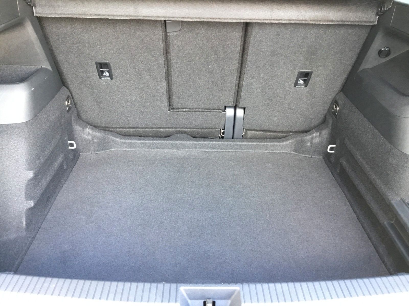 Fahrzeugabbildung Volkswagen Tiguan 1.5 eTSI DSG+AHK+LED+Kamera+Sitzheizung