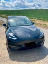 Tesla Model Y  Dual Motor AWD + AHK, Helle Sitze - Tesla Model Y aus 2022