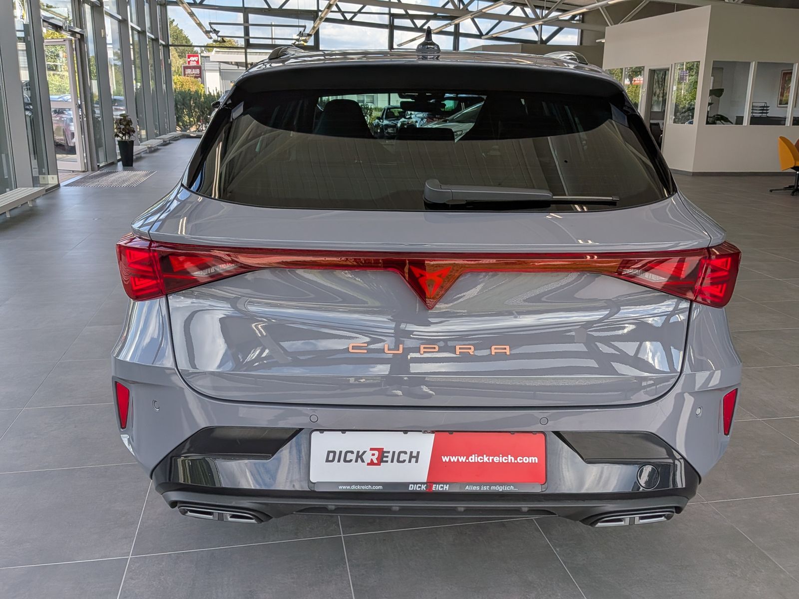 Fahrzeugabbildung CUPRA Leon 1.5 eTSI DINAMICA MATRIX ACC PANO AHK 5J-Ga
