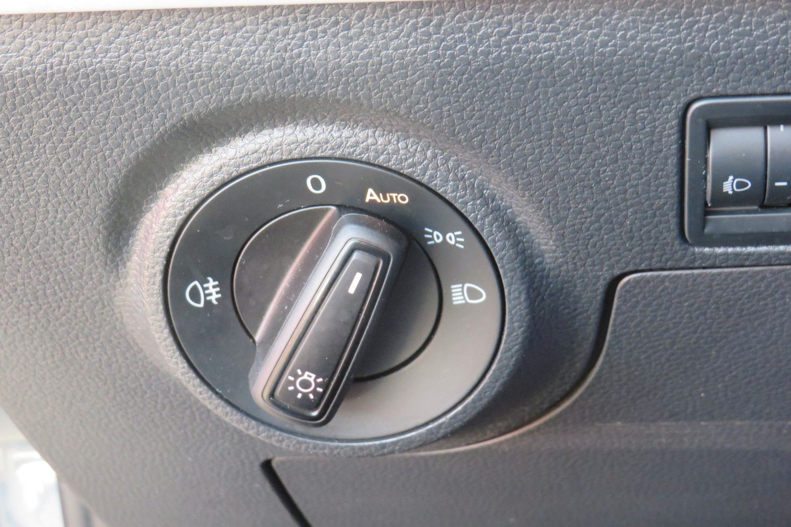 Fahrzeugabbildung SEAT Arona Style DSG GRA KAMERA SITZH. PDC APP-CON 1H