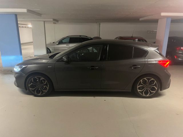 Ford Focus Mk4 St line 1,5 182ps