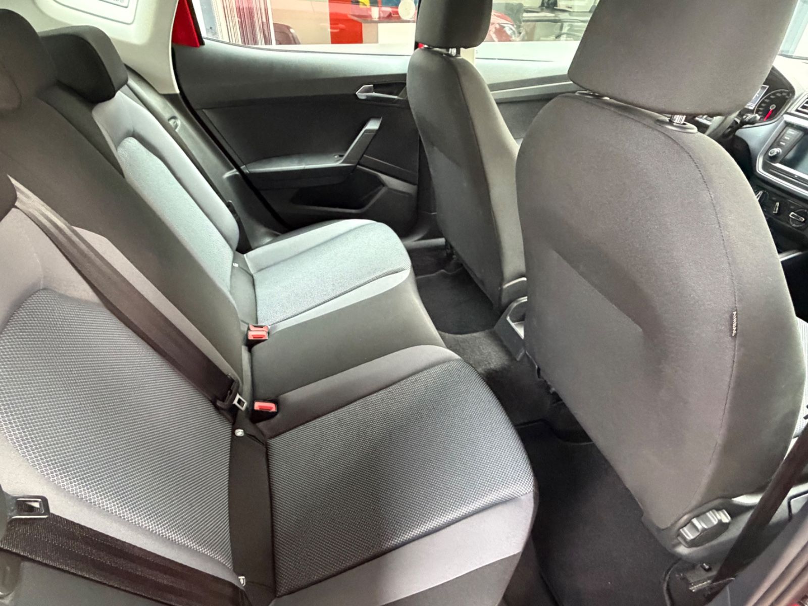 Fahrzeugabbildung SEAT Arona Style Automatik+NaviZB+1.Hand+Klima+Allw.