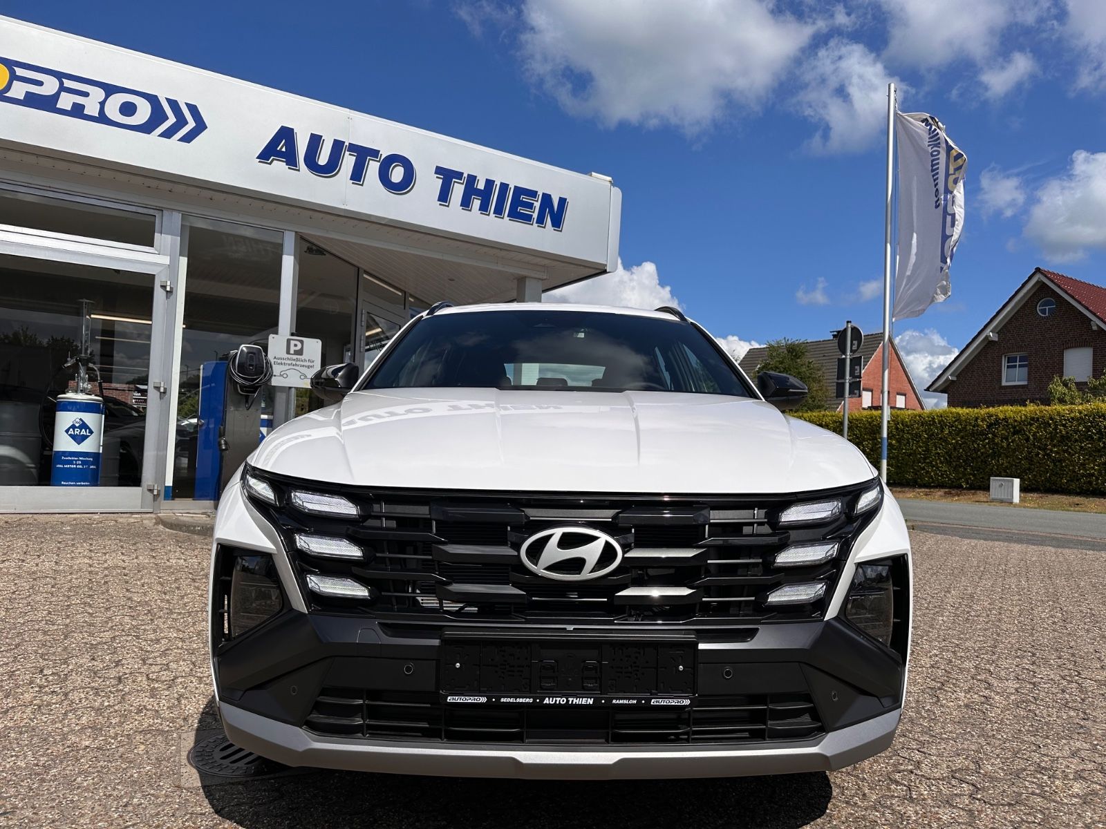 Fahrzeugabbildung Hyundai TUCSON Black-Line Hybrid 1.6 T-GDi DCT SHZG/RFK
