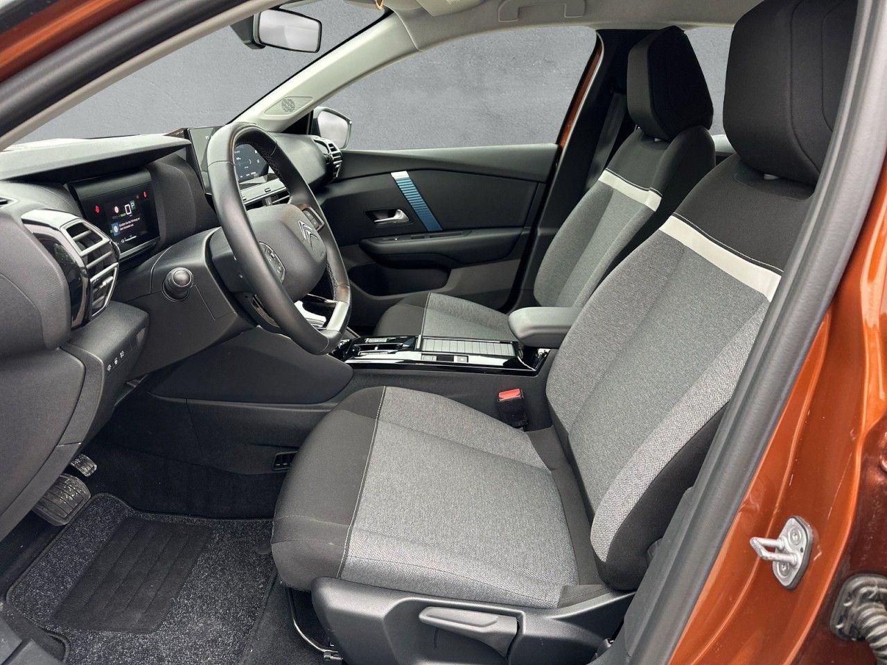 Fahrzeugabbildung Citroën ë-C4 Lim. Feel 136 PS