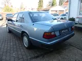 Mercedes-Benz 220E Limo, Automatik, guter Zustand - Mercedes-Benz 220 mit Benzin-Antrieb: Automatik