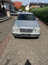 Mercedes-Benz E 280 T 2.8 L V6 mit TÜV bis 09/2026 - Mercedes-Benz E 280 aus 1998