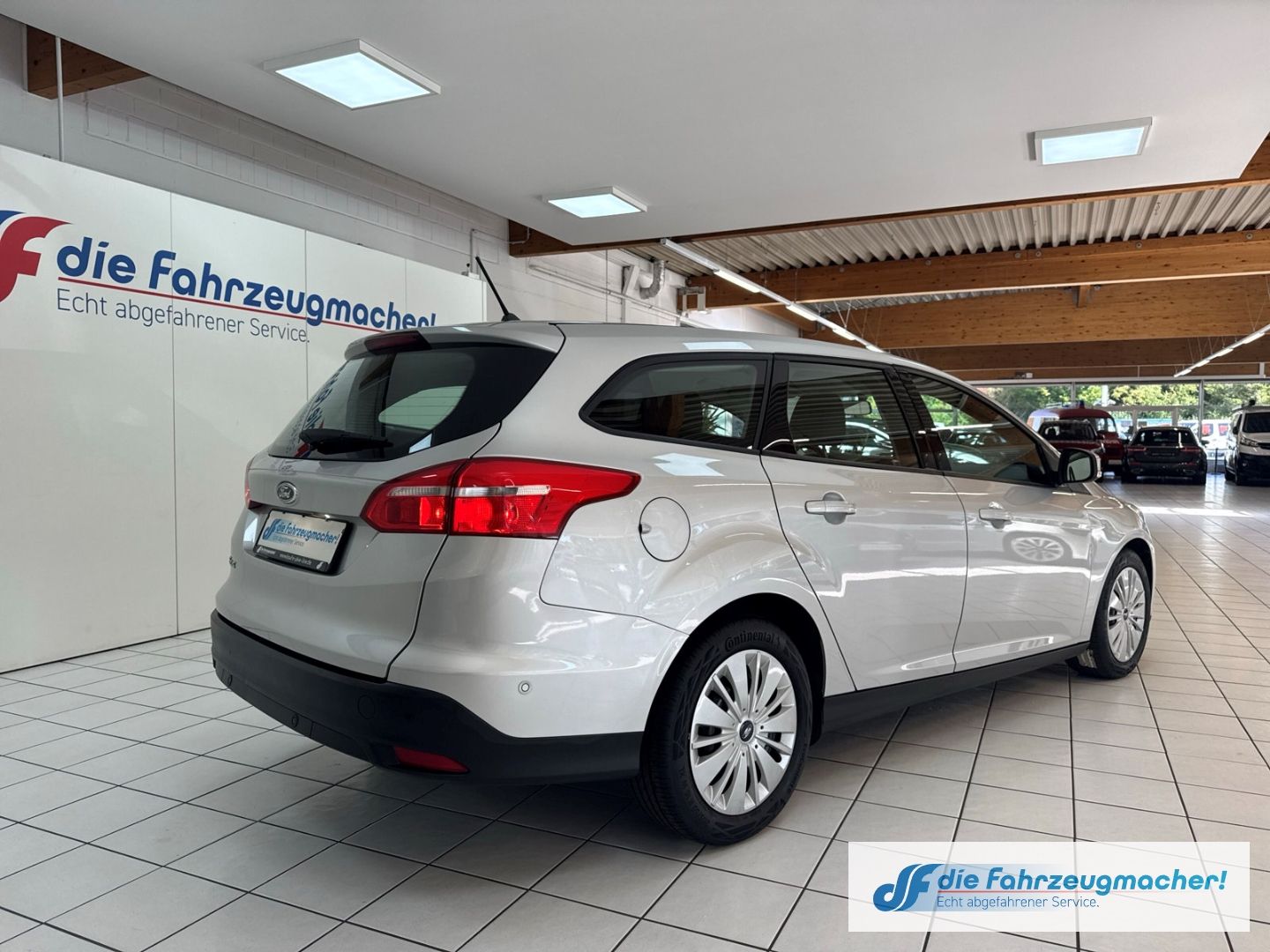 Fahrzeugabbildung Ford Focus Turnier Business 1.5 TDCi Navi Apple CarPl