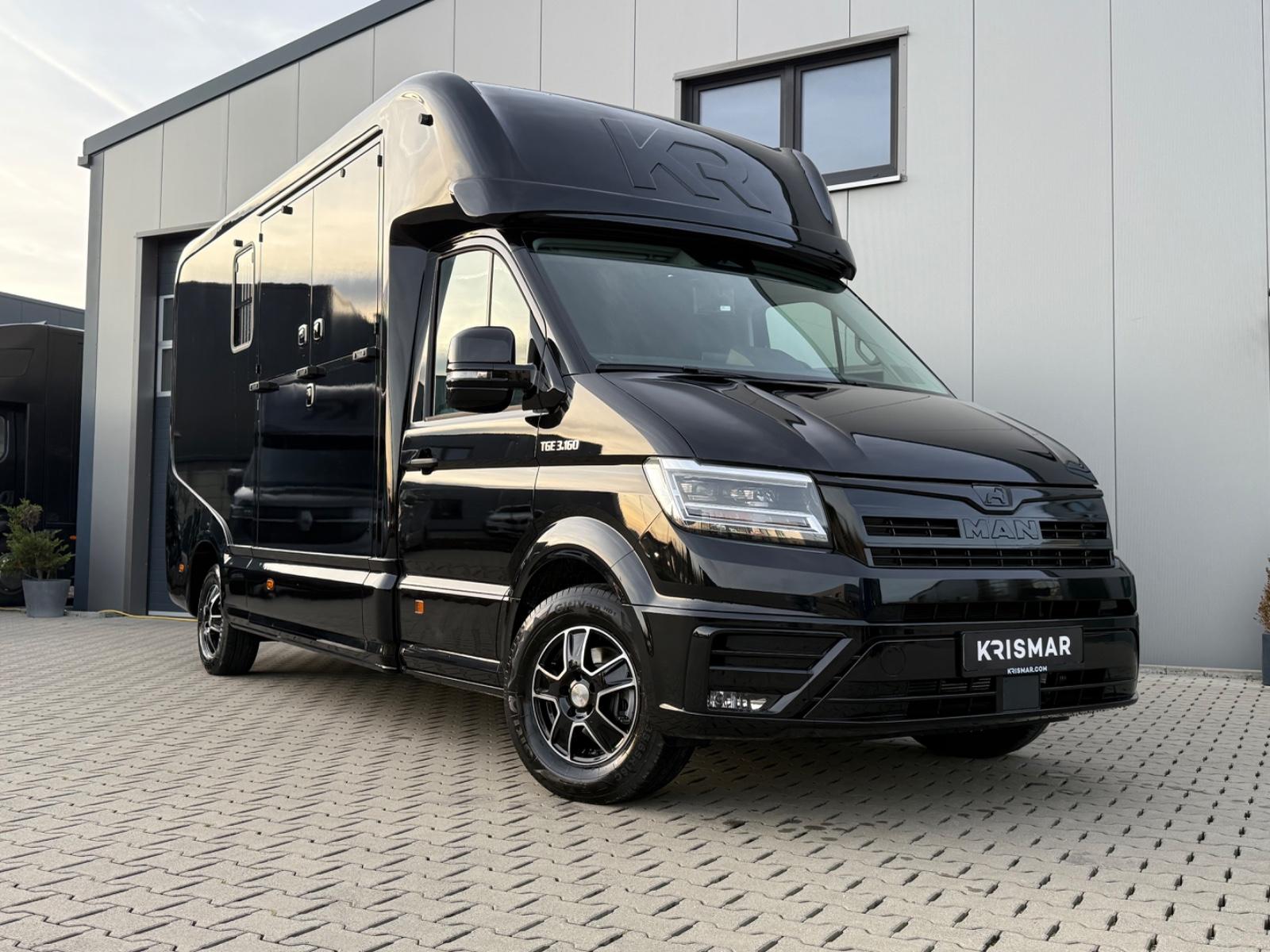 MAN TGE KRISMAR 3-Sitzer Stallion Black-Edition