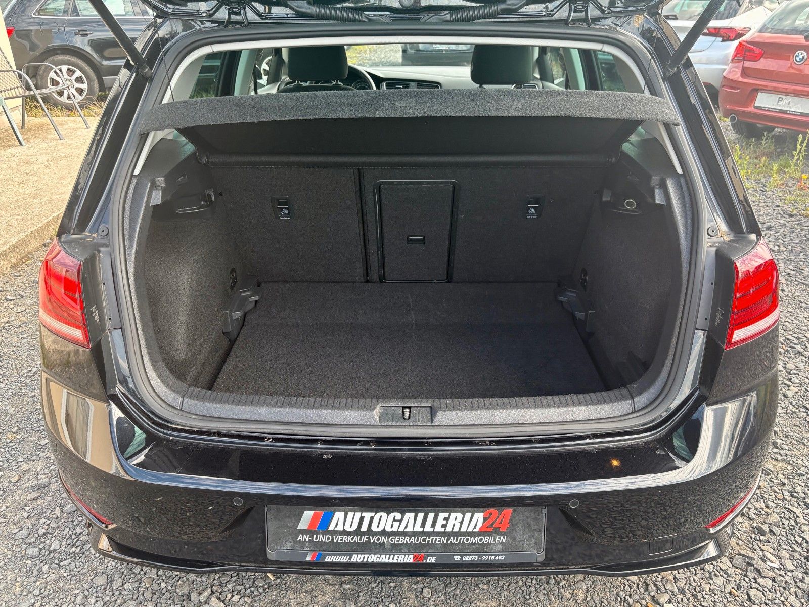 Fahrzeugabbildung Volkswagen Golf VII 1.5 TSI ACT DSG Sound Navi R-LINE ACC