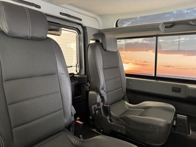 Foto Nummer 12: LAND ROVER Defender