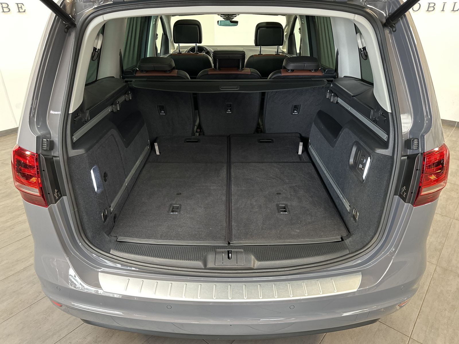Fahrzeugabbildung Volkswagen Sharan 1.4 TSI DSG HL 7-Sitzer NAV+XEN+AHK+PANO