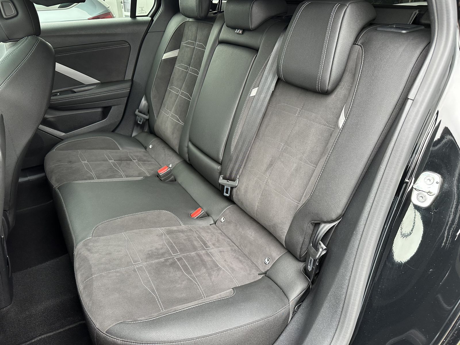 Fahrzeugabbildung Opel Astra SpT 1.5 D Aut. GS NAV+LED+PANO+18ZOLL+1HD