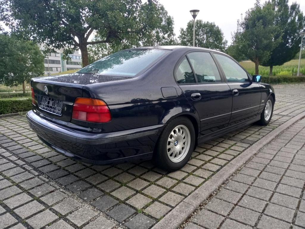 BMW 523