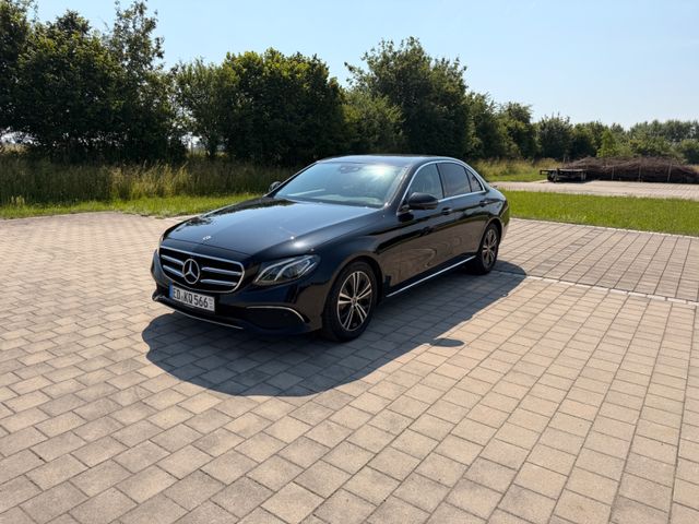 MERCEDES-BENZ E 220 d 4MATIC Autom. -