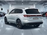 Volkswagen Touareg R-Line 3,0 l V6 TDI SCR 4MOTION 210 kW ( - Volkswagen Touareg: Luftfederung