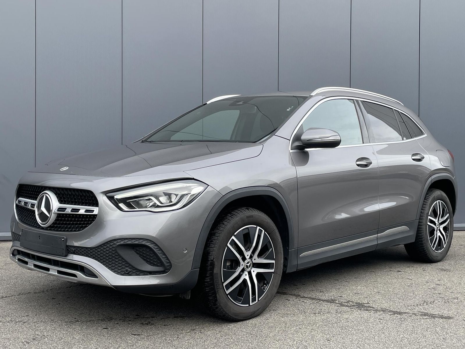 MERCEDES-BENZ GLA 200 D Business Line DISTRONIC BLIS CAM  18"