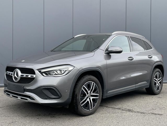 MERCEDES-BENZ GLA 200 D Business Line DISTRONIC BLIS CAM  18"