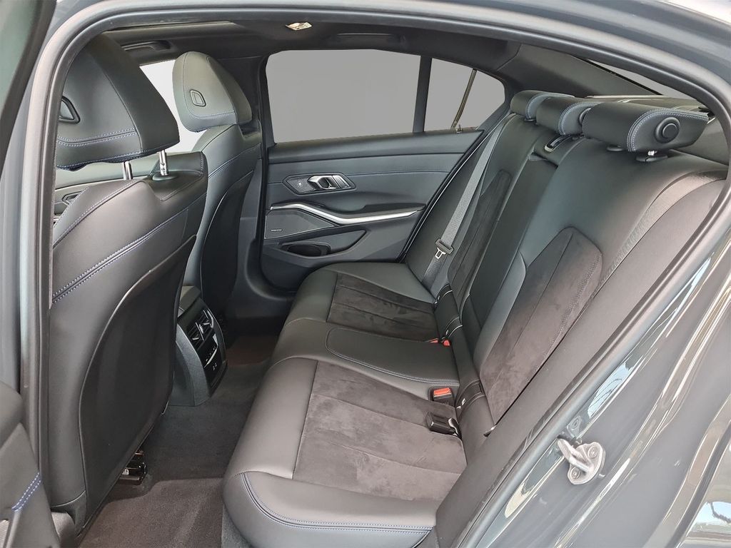 BMW 330 i Limousine M-Sport HK HiFi DAB LED AHK uvm.